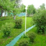 Садовая плитка из пластика для удобных дорожек на даче
